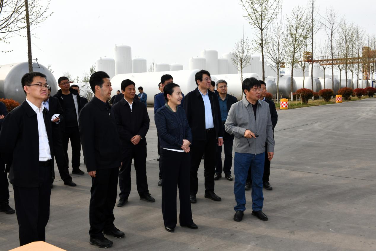 菏澤市委副書記、市長(zhǎng)李春英蒞臨中杰特裝調(diào)研工業(yè)經(jīng)濟(jì)運(yùn)行情況